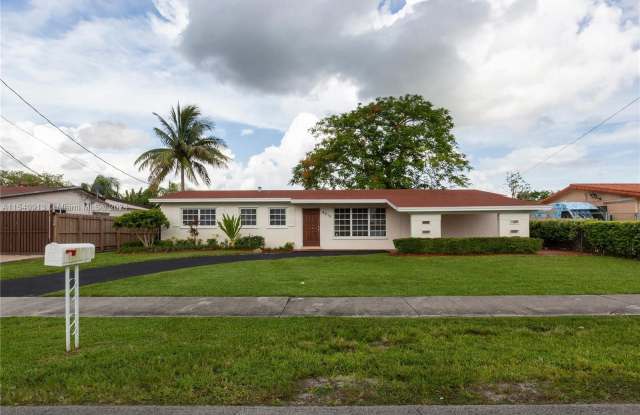 4910 SW 103rd Pl - 4910 Southwest 103rd Place, Westwood Lakes, FL 33165