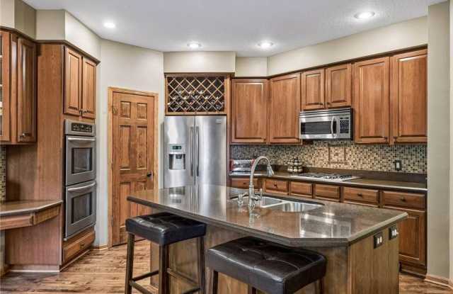 18464 Farmstead Circle Gallery 2