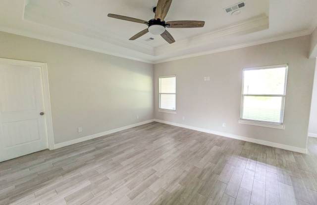 **Beautiful Beaumont Home with Spacious Open-Concept Living!** - 3542 Pradice St, Beaumont, TX 77705 Gallery 4