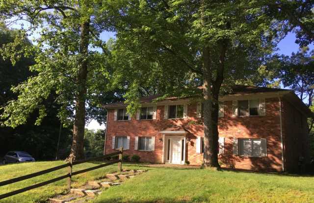 Condo in Raleigh Woods Available NOW! photos photos Condo in Raleigh Woods Available NOW! photos photos