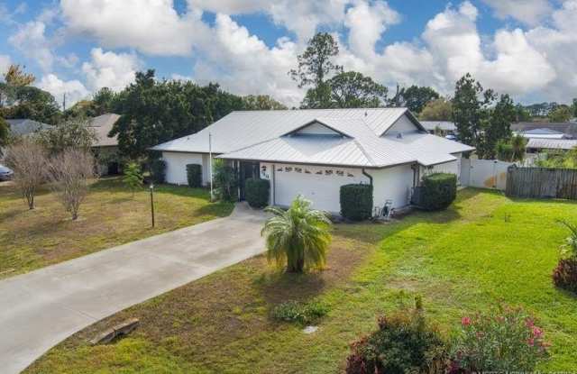 160 SE Duxbury Avenue photos photos