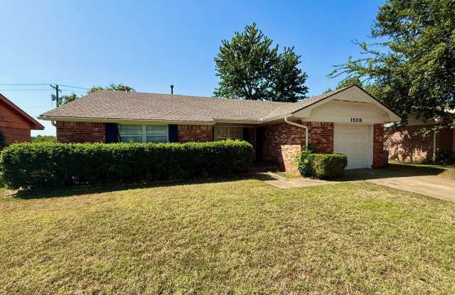 Great area! - 1528 Boyd Street, Norman, OK 73071