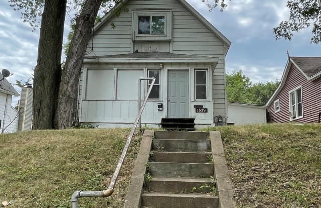 1639 E Grand Ave - 1639 East Grand Avenue, Des Moines, IA 50316