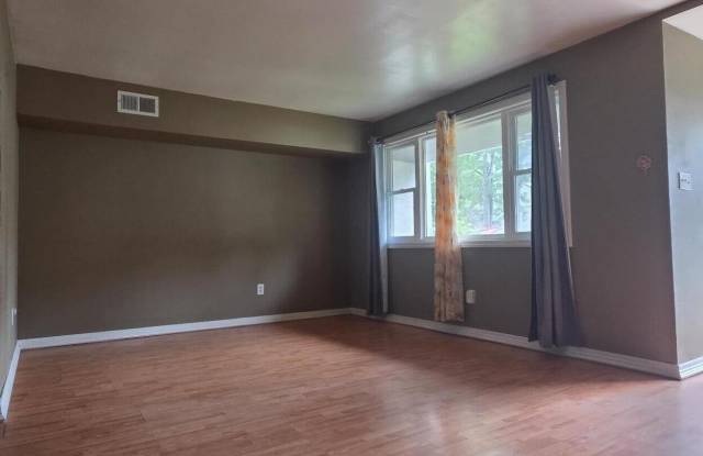2604 Dogwood Court Gallery 3
