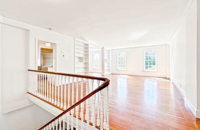 Elegant & Spacious 2BR/2BA Two-Level Condo with Private Garage in Pacific Heights Gallery 1