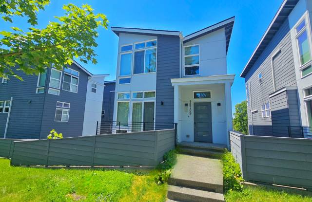 3 Bed 3.5 Bath Townhome in the Heart of Downtown Bothell! photos photos