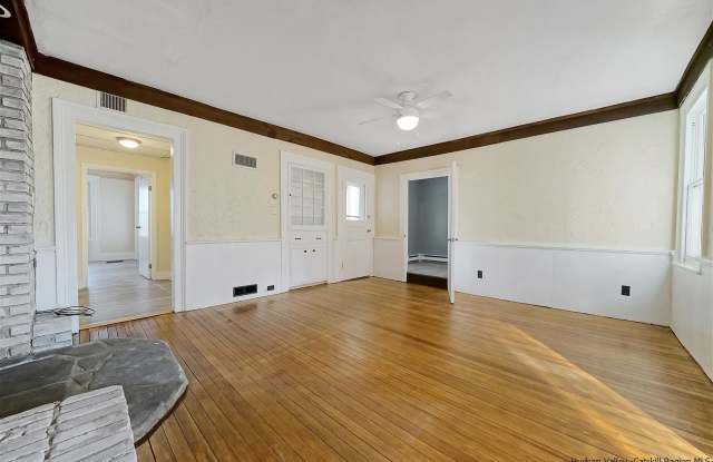 35 Grove Street Gallery 4
