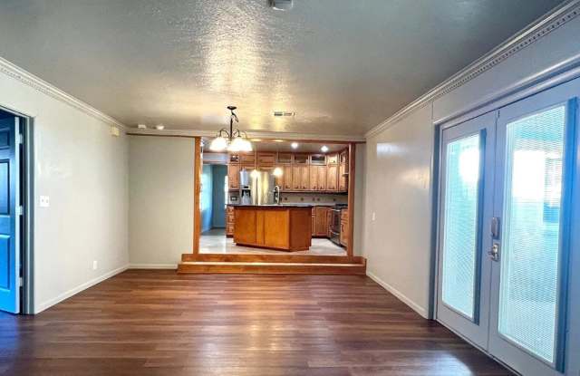 Charming 4-bedroom / 2 bathroom near OU Campus! - 910 Garver Street, Norman, OK 73069 Charming 4-bedroom / 2 bathroom near OU Campus! - 910 Garver Street, Norman, OK 73069