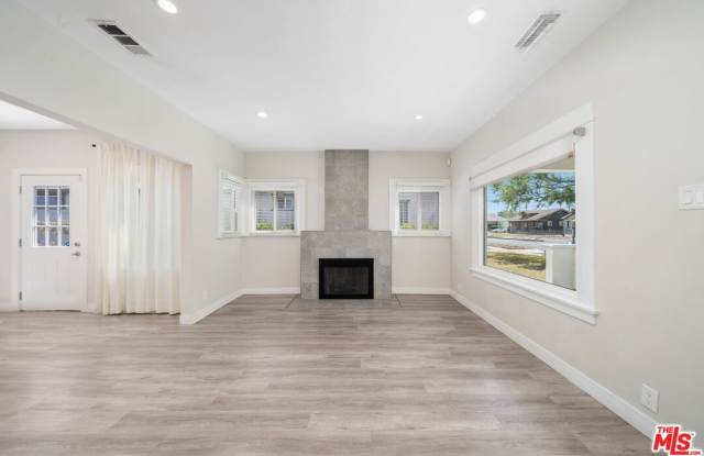 1821 W 42nd Pl Gallery 3