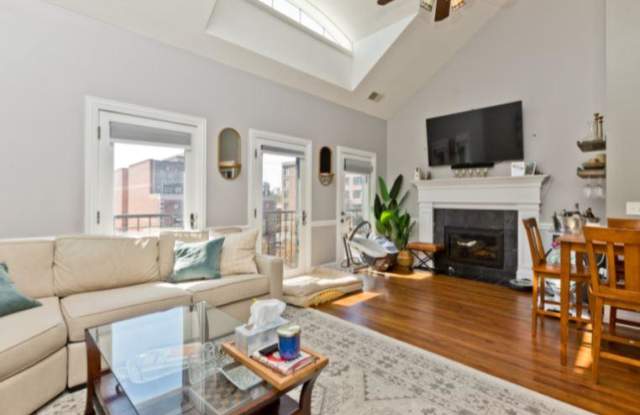 930 W Dakin photos photos