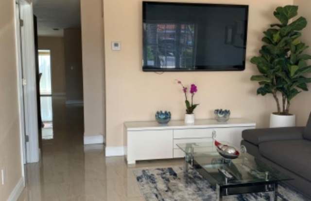 8852 NW 114th Ter - 8852 Northwest 114th Terrace, Hialeah Gardens, FL 33018