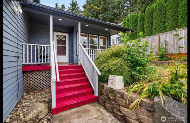 Charming 3BR House in Tumwater Gallery 4