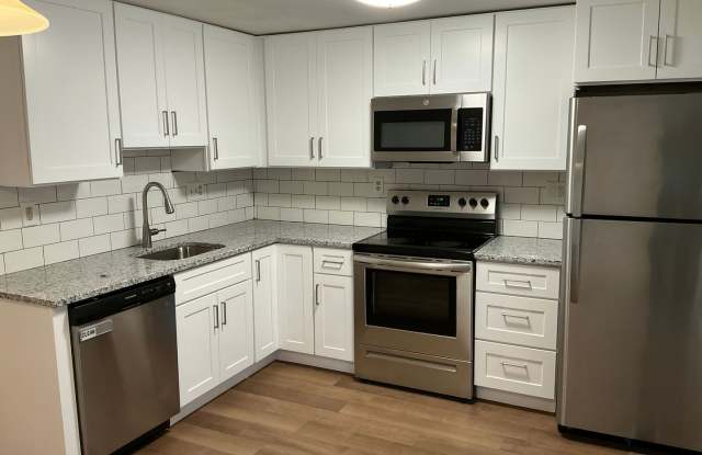 Gorgeous 2BR 2BA 3 level town home fully updated and located in Essex Place Gallery 3