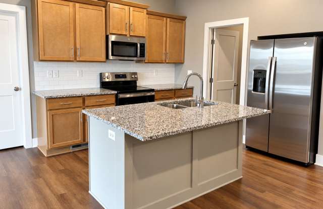 Spacious 5-Bedroom Home with Basement & Huge Yard Gallery 4