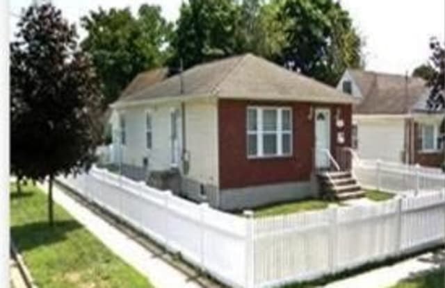 102 Pierson Street - 102 Pierson Ave, Hempstead, NY 11550