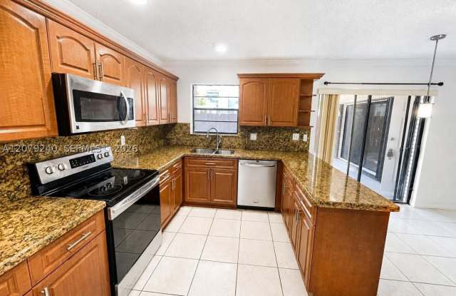 8215 SW 23rd Ct Gallery 3