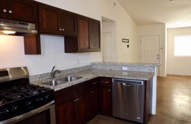 1306 E 9th St photos photos