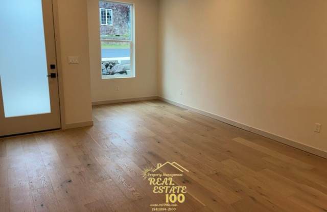 305 Southeast Port Avenue - B Gallery 2