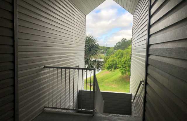 MOVE IN NOW-WATER VIEW! 2X2- Spacious 3rd floor condo with tranquil water views from balcony!! Gated Regency Park at Lake Mary!! Gallery 4