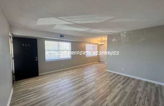 Stunning 1 Bedroom Apartment w/ Covered Parking Gallery 3