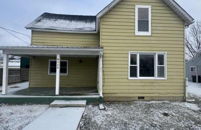 Welcome to this spacious 3-bedroom, 1-bathroom home located in the heart of Washington Courthouse, OH+ photos photos