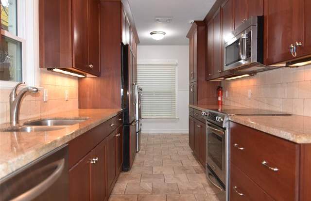 1139 Elmhurst Place Gallery 4