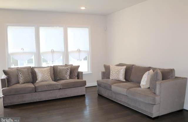 17357 REDSHANK ROAD Gallery 4