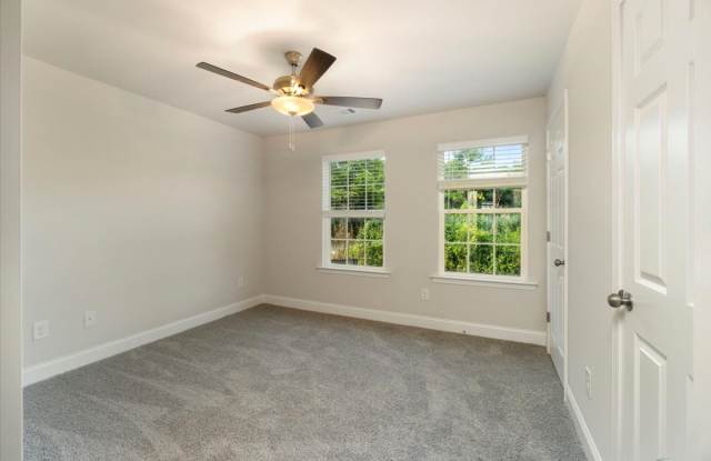 140 Waverly Circle Gallery 4