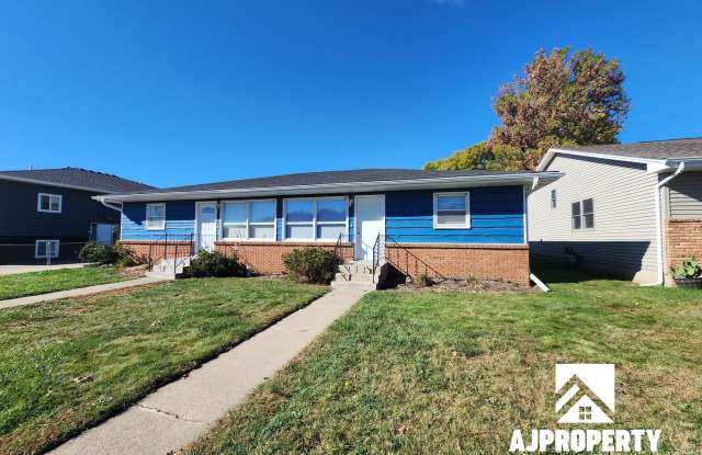 2 Bedroom 1 Bathroom Near Edison Middle School - 3305 South Elmwood Avenue, Sioux Falls, SD 57105