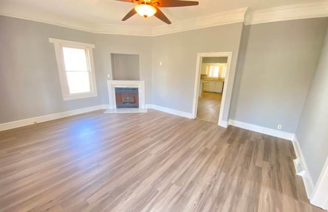 Large 2bd/1ba House down 1st St in walking distance to Downtown Kannapolis Gallery 3