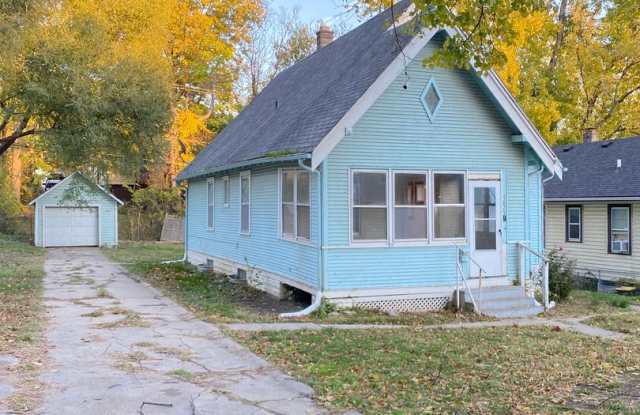Move-in special. 3 bed 1 bath with a detached garage and large driveway $1250 - 4625 North 42nd Street, Omaha, NE 68111