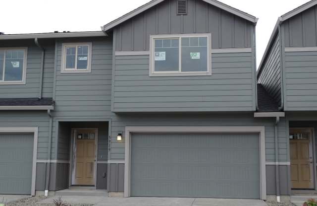 LIKE NEW TOWNHOME WITH A/C FOR LEASE - 5919 NE 71st Ct photos photos