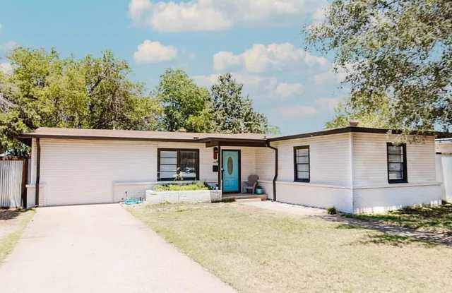 Charming Central Lubbock Home 3/2 with Gorgeous Updates Throughout! photos photos Charming Central Lubbock Home 3/2 with Gorgeous Updates Throughout! photos photos