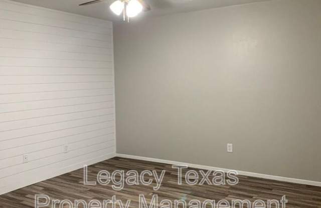 1410 Courtney Pl Gallery 3