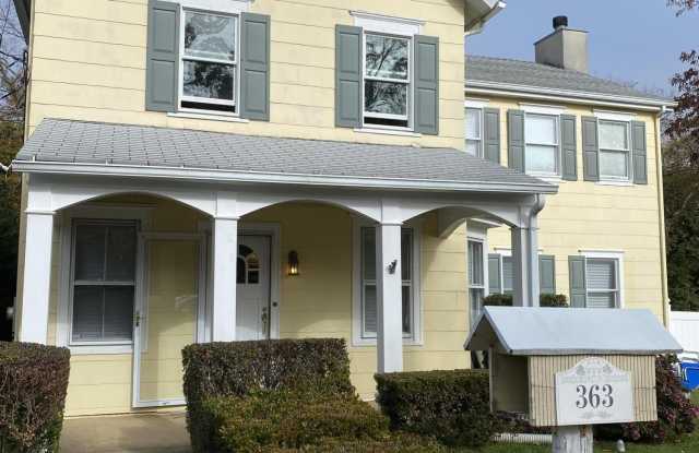 363 Lake Avenue Gallery 1