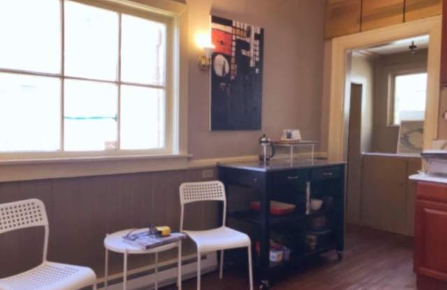 1008 E John st 3 Gallery 4