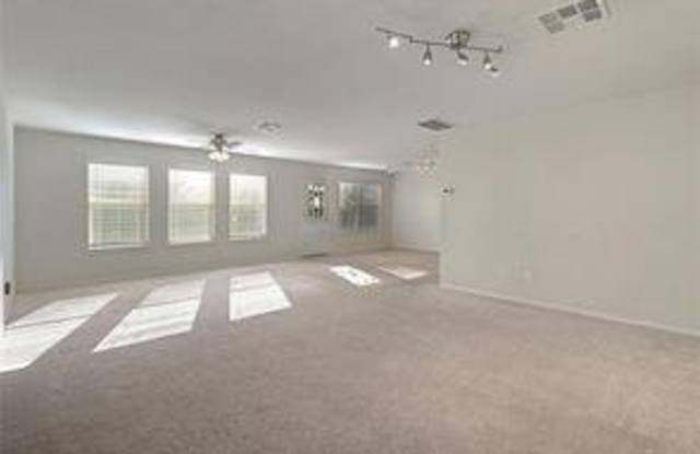 279 Housefinch Loop Gallery 4
