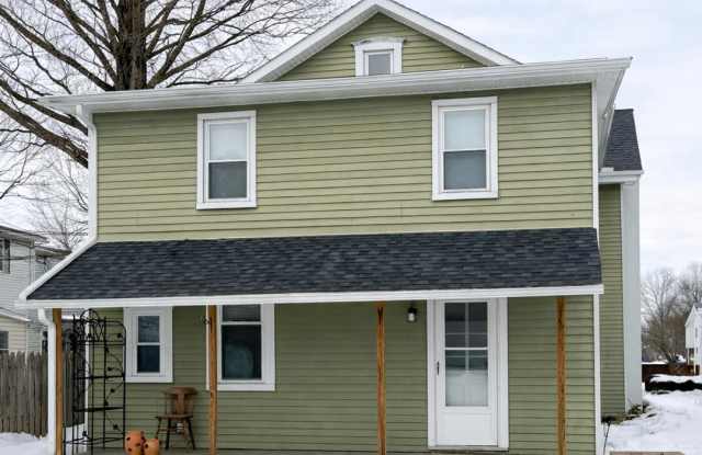 704 W Main St photos photos