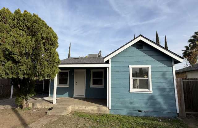 1906 N. Giddings Street - 1906 North Giddings Street, Visalia, CA 93291
