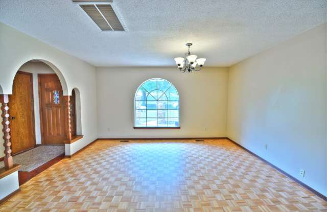 3812 N Riverside Drive Gallery 3