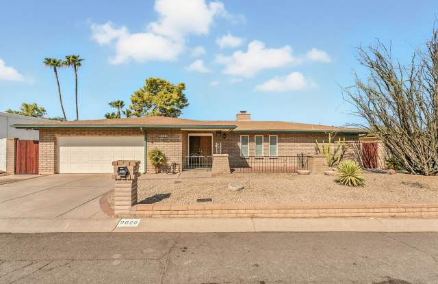 Beautiful 3 bed, 2 bath w/ bonus Room, located in Heritage Heights photos photos