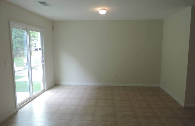 1702 Hooper Ct Gallery 4