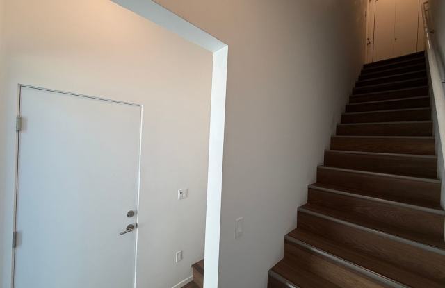 Beautiful Nineth & Broadway Duplex Gallery 3
