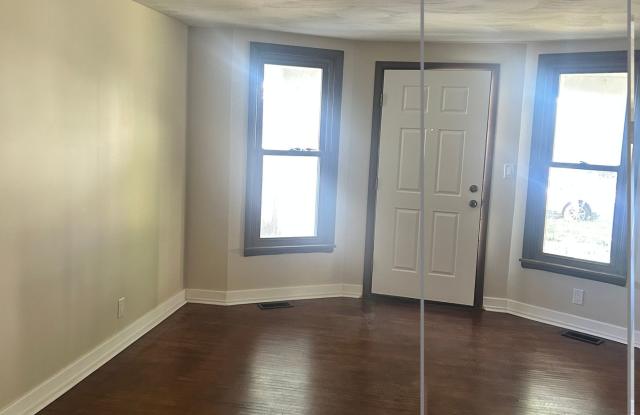2 Bedroom Duplex 702 S. Glenwood Gallery 2