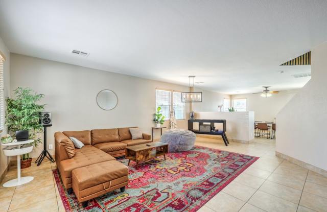 Luxury Pool Home | Furnished or Unfurnished | Prime Southwest Location Gallery 4