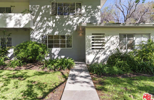 5165 Village Grn Gallery 2