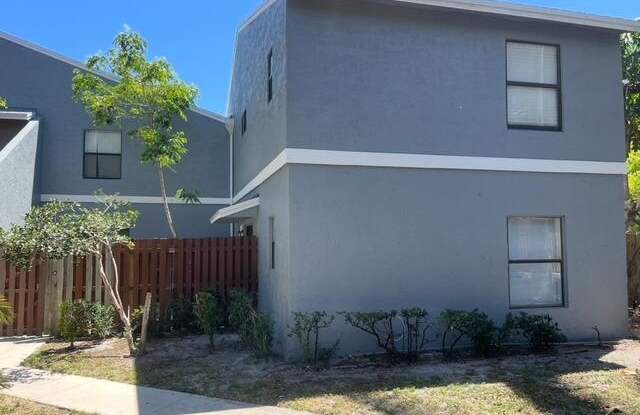 10 Crossings Circle - 10 Crossings Circle, Boynton Beach, FL 33435