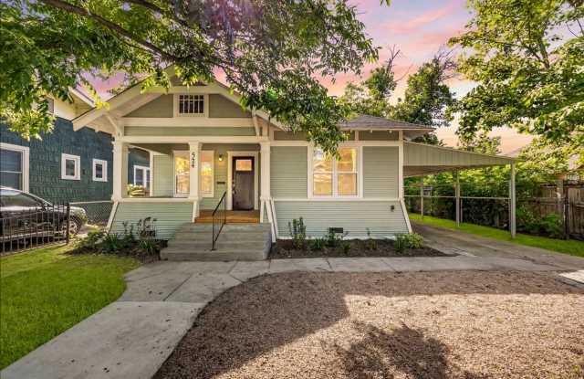 Historic Charm, Modern Comfort Near Downtown San Antonio Gallery 1