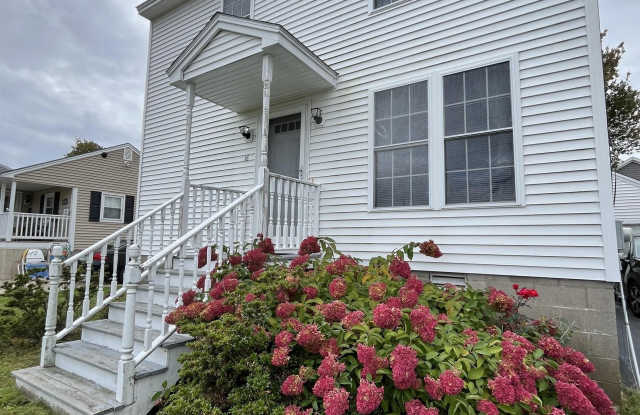 16 East Atlantic Avenue - 16 East Atlantic Avenue, Rockingham County, NH 03870