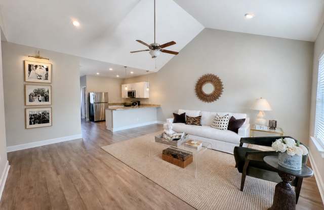 222 Waybill Circle Gallery 2